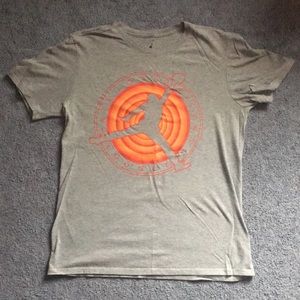 Jordan Space Jan Looney Tunes MENS MEDIUM tee